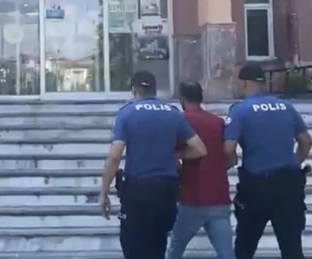 Vezirköprü'de 19 yıllık kesinleşmiş ceza ile aranan E.Ç. cezaevine teslim edildi