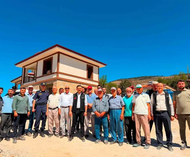 Yangın bölgesinde inşa edilen TOKİ konutlarını inceleyen kaymakam Onur Titiz talepleri yerinde dinledi