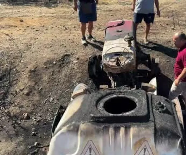 Yangına müdahale ederken traktörü yandı, son anda canını kurtardı