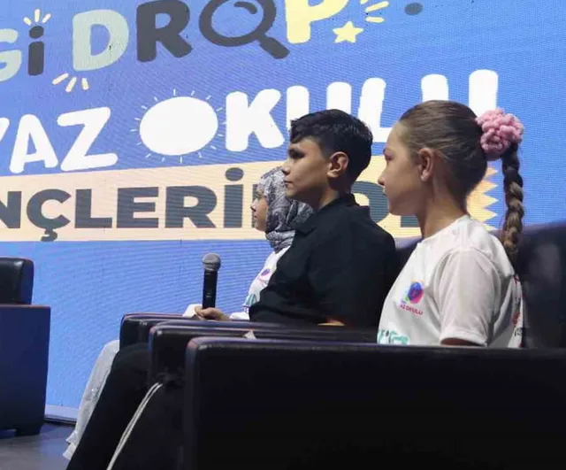Yaz okullarında yetenek odaklı yönlendirme vurgusu yapan Yusuf Tekin öğrencilerle buluştu