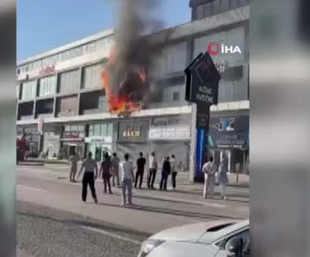 Yenimahalle'de İvedik OSB'deki hırdavat dükkanında yangın kontrol altına alındı