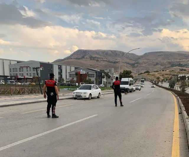 Yunus Timleri'nden park ve mezarlık çevresinde kapsamlı huzur denetimi