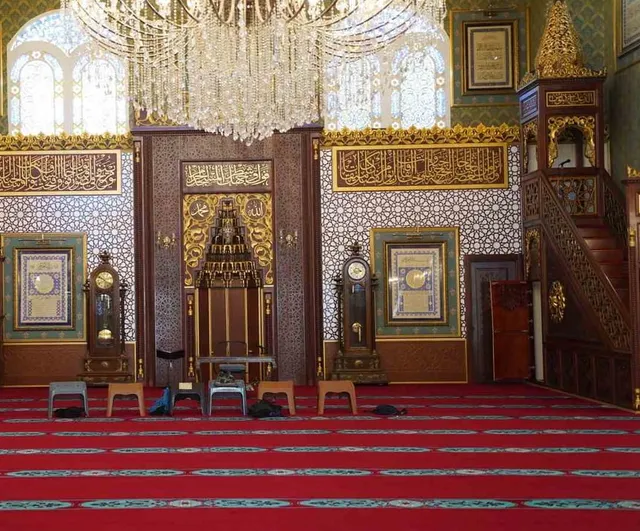 Yunusemre'de ibadethaneler detaylı temizlik programıyla hazır tutuluyor