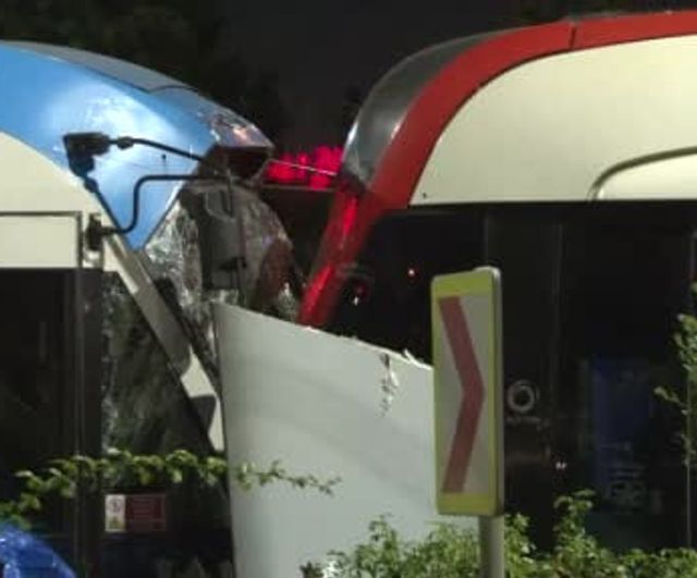 Zeytinburnu'nda tramvay çarpışması: seferler kısmen sürdü, 9 yaralı