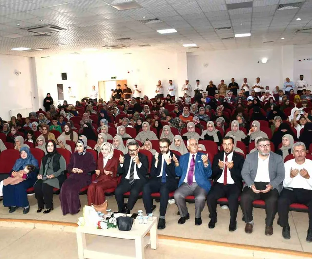 Adilcevaz’da 19 genç hafız için taç ve icazet töreni