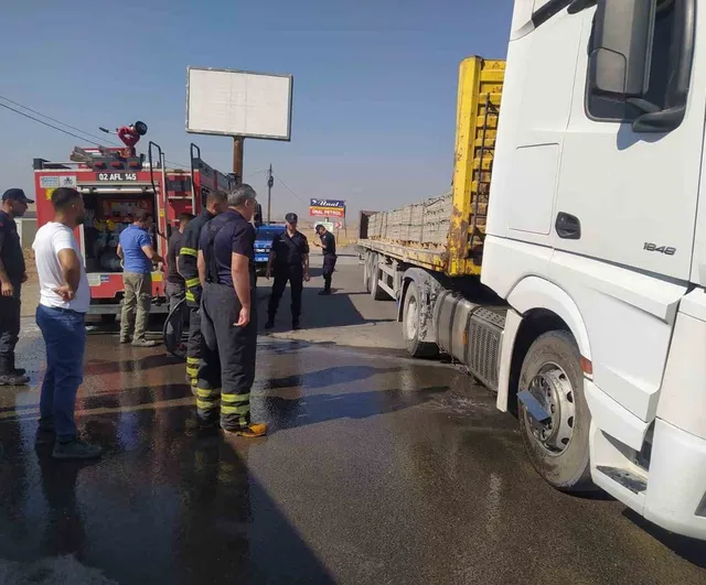 Adıyaman'da parke taşı yüklü tırda yangın çıktı, ekipler müdahale etti