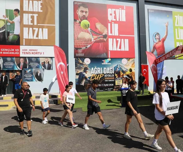 Ağrı’da kortlar hareketlendi: 124 sporcu 240 bin liralık ödül havuzunda şampiyonluk peşinde