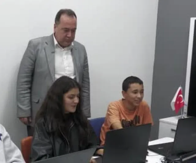Akademi Manisa'da kodla tanışan çocuklar oyunlarını sergiledi