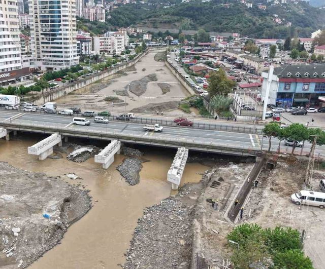 Akçaabat'ta Haçkalı Baba kavşağı yeni köprüyle trafiği rahatlatacak