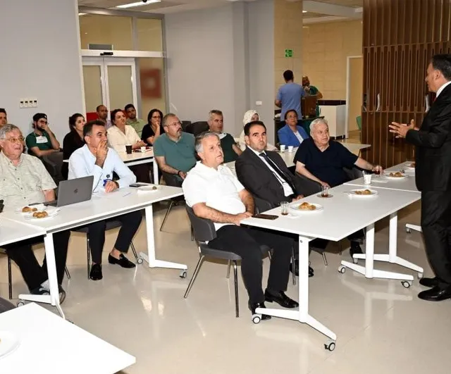 Akpolat enstitüdeki karaciğer nakli çalışmalarını yerinde değerlendirdi