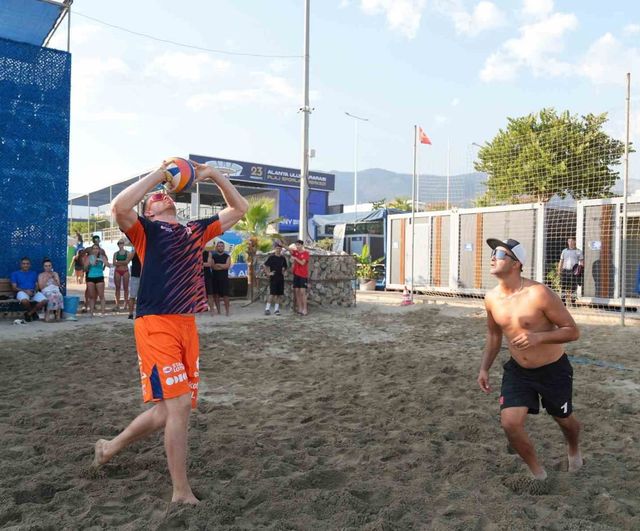 Alanya'yı sahada dünyaya tanıtan iki hollandalı yıldız