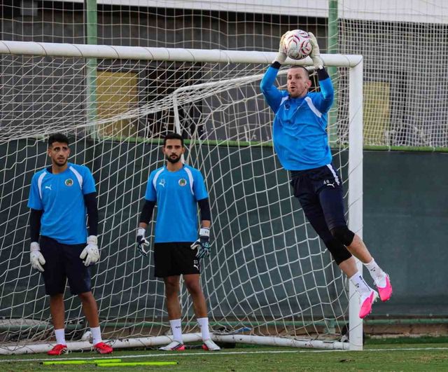 Alanyaspor tesislerinde Göztepe maçına hazırlanıyor