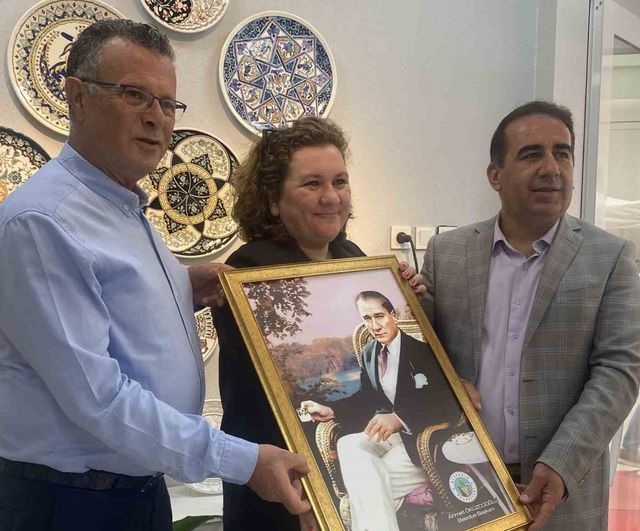 Alaşehir’de üzüm ve tarih motifli çini atölyesi açıldı