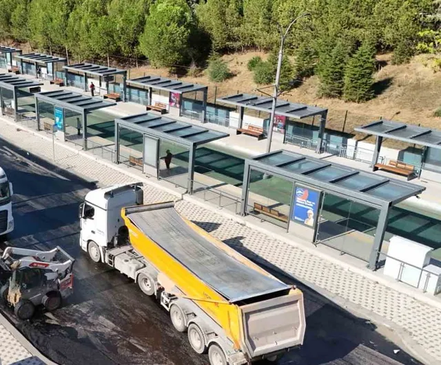 Alikahya'da tramvay hattı güzergahında 2,7 kilometrelik yol ağı baştan sona yenileniyor