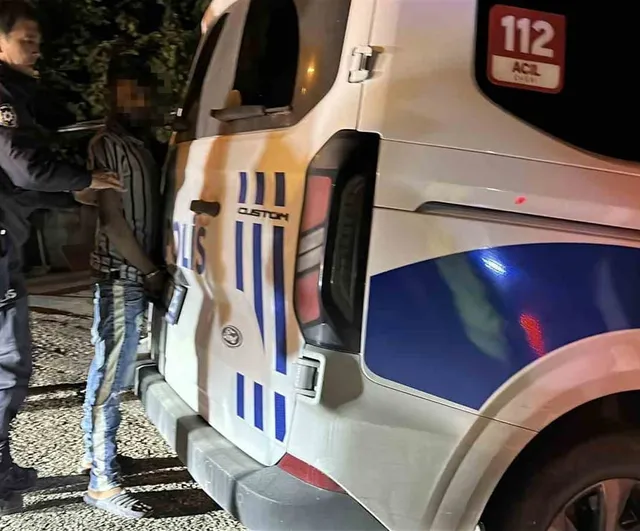 Alkol ve kaçış kısa sürdü: Burdur'da park halindeki iki araç hasar gördü