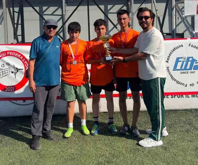 Argıncık'ta zafer kupası ayak tenisi finali coşkuyla tamamlandı