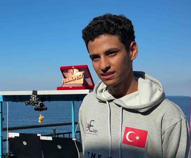 Arızayı takım ruhuyla giderdiler: Teknofest'te en iyi takım ruhu ödülü Zonguldaklı öğrencilere