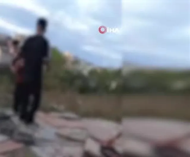 Arnavutköy'de epilepsi hastası çocuğun okul çıkışı zorbalığa uğradığı anlar kamerada