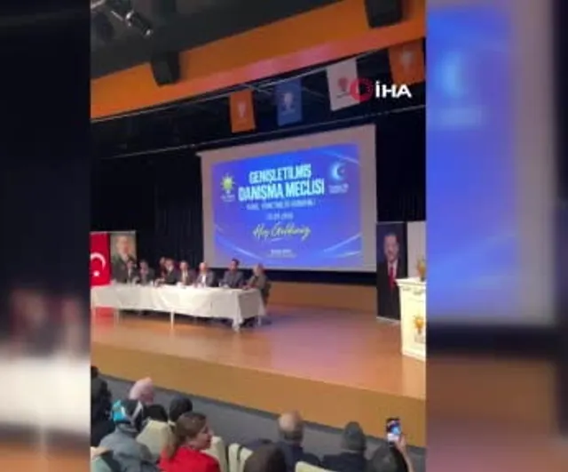 Ataşehir'de altı CHP'li meclis üyesi AK Parti'ye geçti