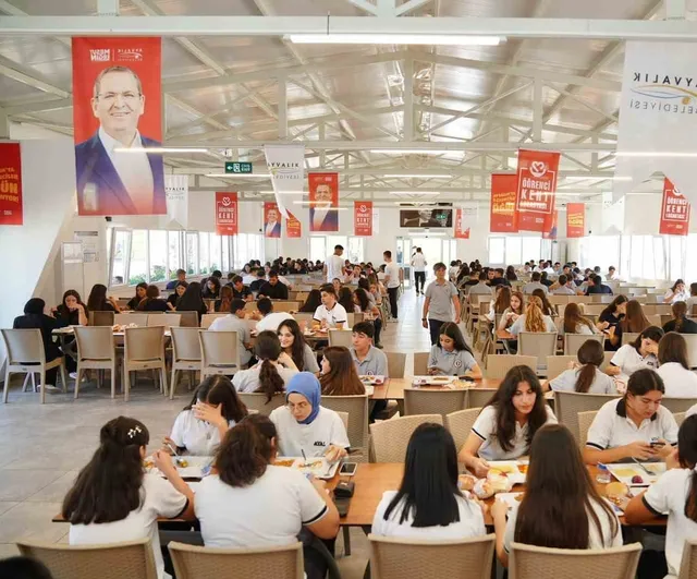 Ayvalık'tan öğrencilere bütçe dostu üç çeşit menü
