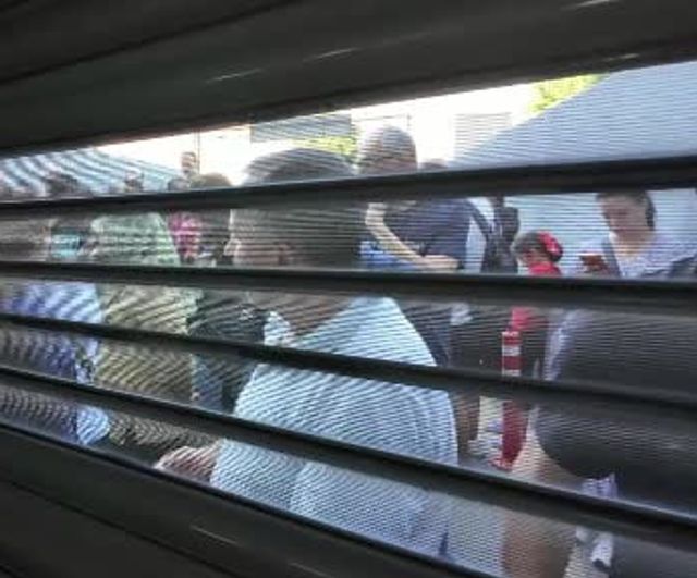 Bahçelievler'de çadır günleri: sabahın ilk ışıklarıyla başlayan indirim yarışı