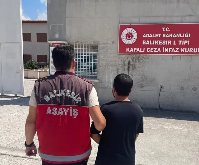 Balıkesir'de haftalık polis seferberliği: aranan 129 kişi yakalandı, uyuşturucu ve silah ele geçirildi