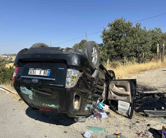 Banaz'da takla atan otomobilin sürücüsü hastanede yaşamını yitirdi