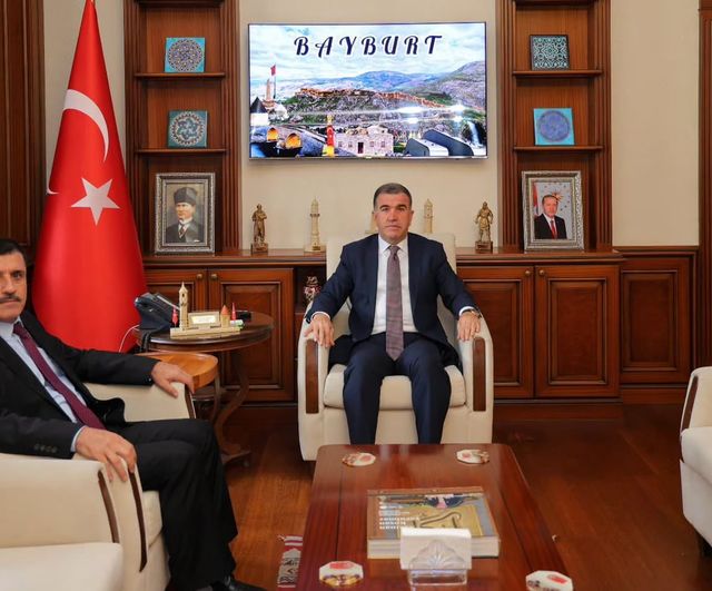 Bayburt'ta defterdarlığa atanan Güngör Gönültaş göreve başladı