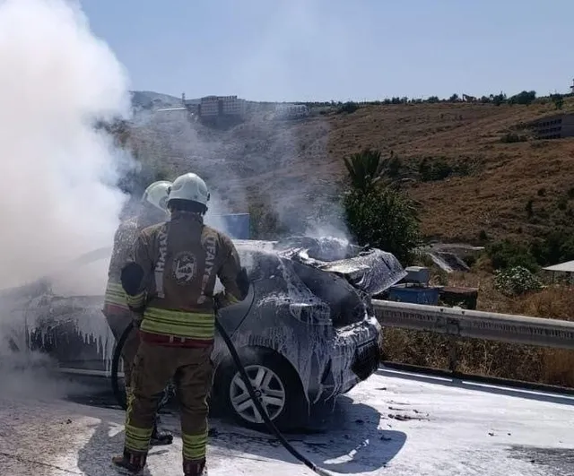 Belen'de alevlenen otomobil itfaiyenin hızlı müdahalesiyle söndürüldü