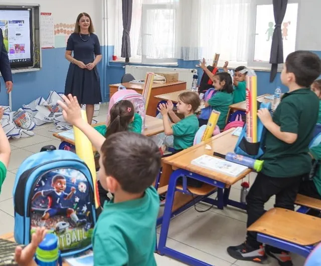 Birinci sınıfa başlayanlara çanta ve kırtasiye desteği canik'te