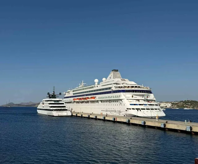 Bodrum'da iki kruvaziyerle 836 misafir ağırlanıyor