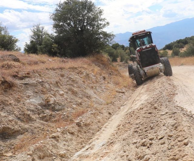 Bozdoğan’da Asma Mahallesi'nde yol konforu hedefi: tesviye ve şarampol çalışmaları
