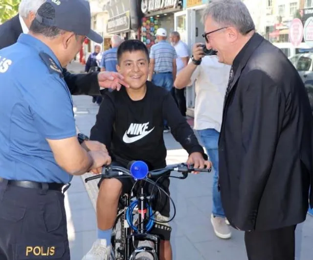 Bozüyük'te öncelik yayanın vurgulandı: trafikte farkındalık etkinliği