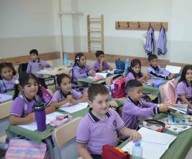 Bulanık'ta geleceğe yürüyüş: ilköğretim haftası etkinlikleri