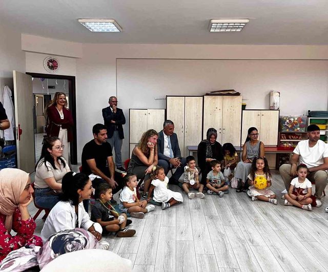 Burhaniye'de kaymakamdan anaokulunda moral ziyareti