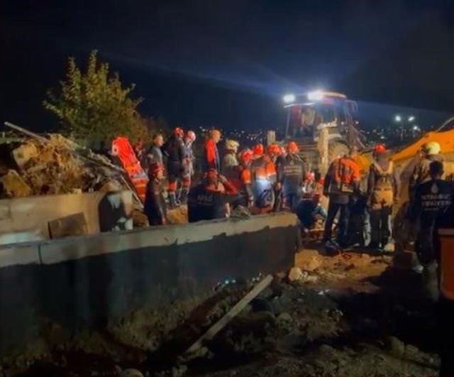 büyükçekmece'de toprak kayması sonrası üç kişi gözaltına alındı