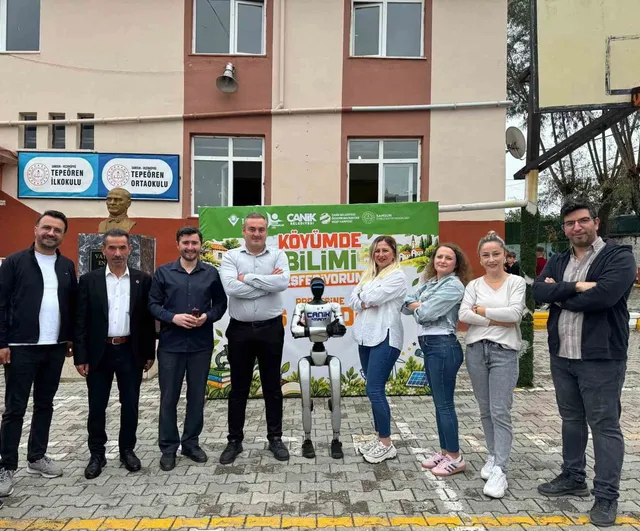 Canikman köy okuluna misafir oldu, öğrenciler teknolojiyle tanıştı