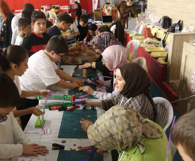 Çankırı'da teknoloji yıldız adayları DENEYAP sınavında projelerini sundu