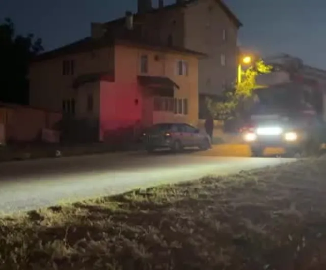Çarpışmanın etkisiyle tarlaya savrulan araç: 4 kişi yaralandı