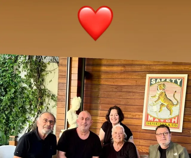 Cem Yılmaz taburcu oldu, ailesiyle sağlık dolu ilk fotoğrafı paylaştı