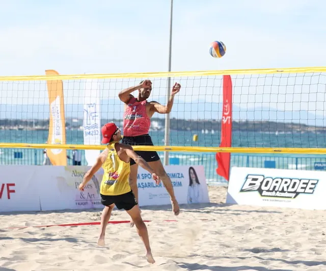Çeşme'de uluslararası Grand Slam plaj voleybolu heyecanı başladı