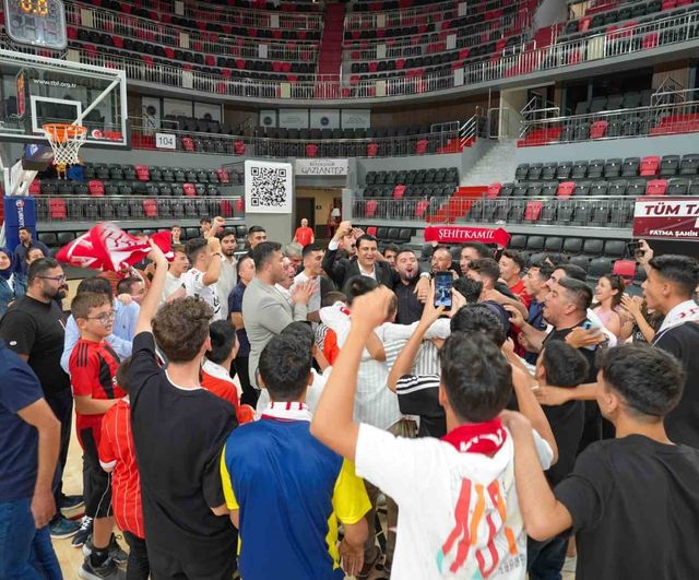 Çifte uzatmada kazanan Gaziantep Basketbol ilk iç saha maçını aldı