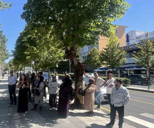 Çorum’da sınav gününde bekleyiş: adaylar salonda, aileler okul önünde