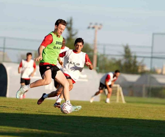 Çorum FK Antalya kampında taktik ve kaleci çalışmalarıyla tempoyu yükseltti