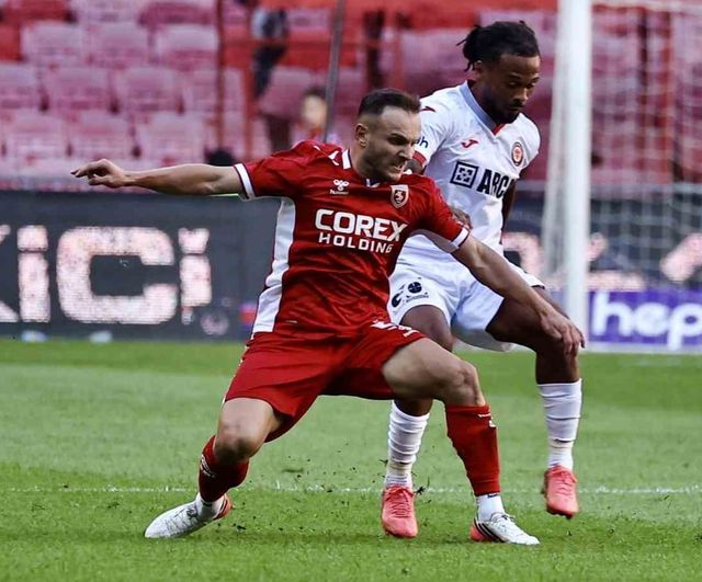 Çorum FK ilk yarıda Samsun'da farkı açtı