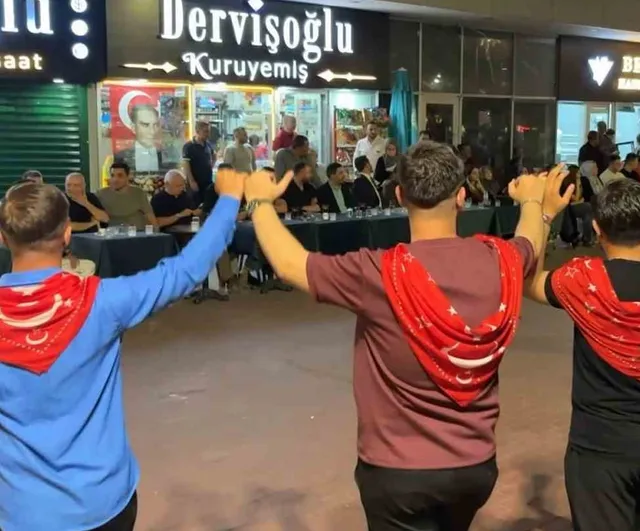 Demirtaş'ın sokaklarında 103 yıllık veda ritüeli yeniden canlandı
