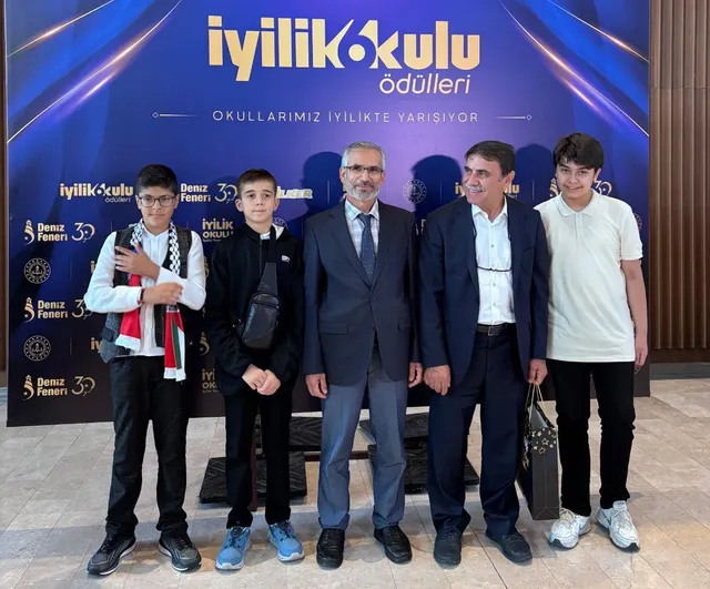 Denizli okulunun iyilik projeleri Türkiye birinciliği getirdi