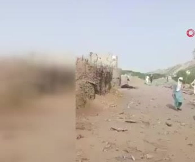 Dera İsmail Khan'da kara yolunda kontrol noktasına intihar saldırısı: 11 ölü