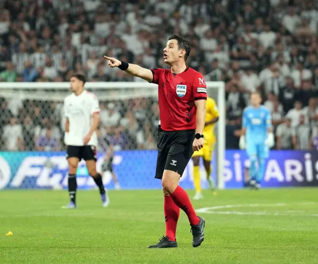 Dördüncü kez derbi düdüğü: Halil Umut Meler Fenerbahçe-Beşiktaş maçında