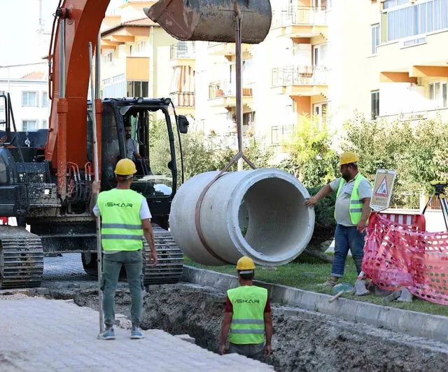 Dutlulu Soma ve Akhisar'da altyapı yatırımlarını ve yeni asfalt tesisini inceledi